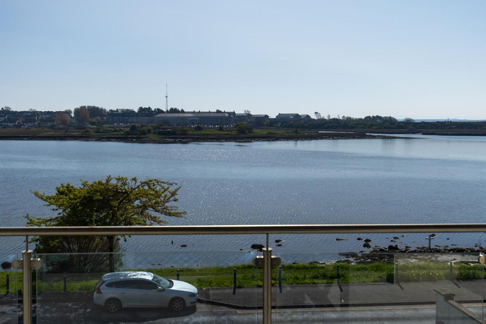 Tur An Tsaile - Galway Lakeside Apartments מראה חיצוני תמונה