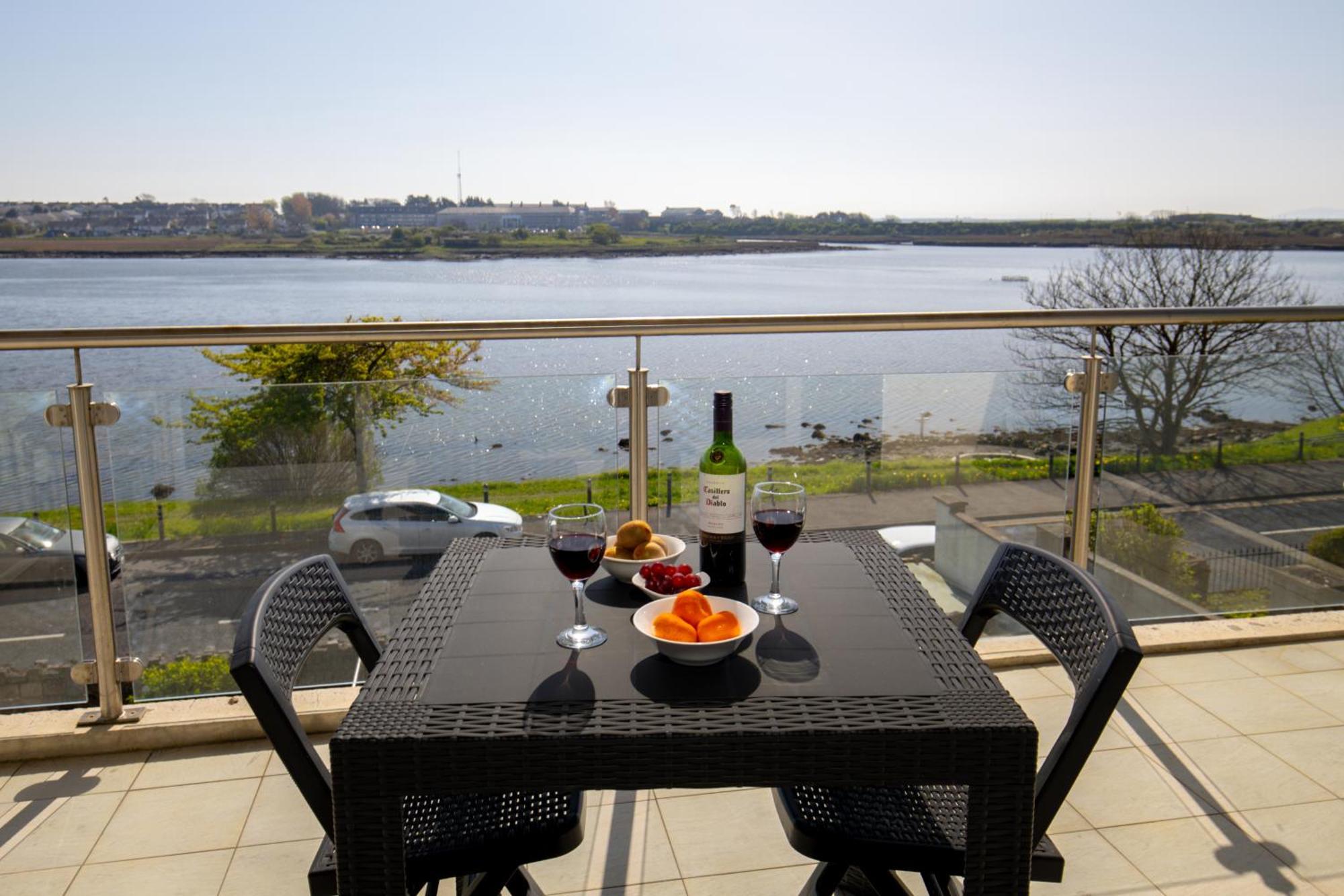 Tur An Tsaile - Galway Lakeside Apartments מראה חיצוני תמונה